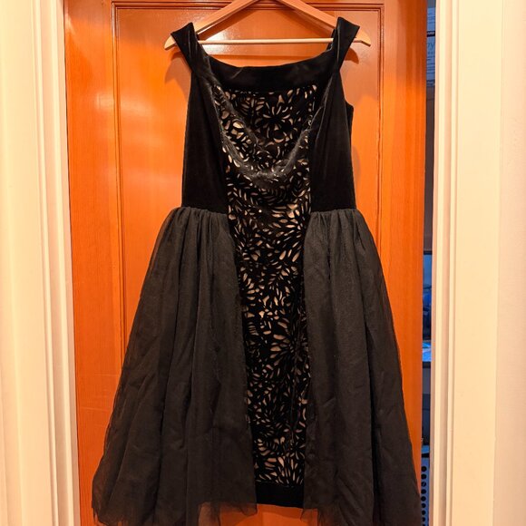 Tadashi Shoji Laser Cut Velvet Off the Shoulder Cocktail Dress Sz 12  orig $518 - Picture 2 of 6